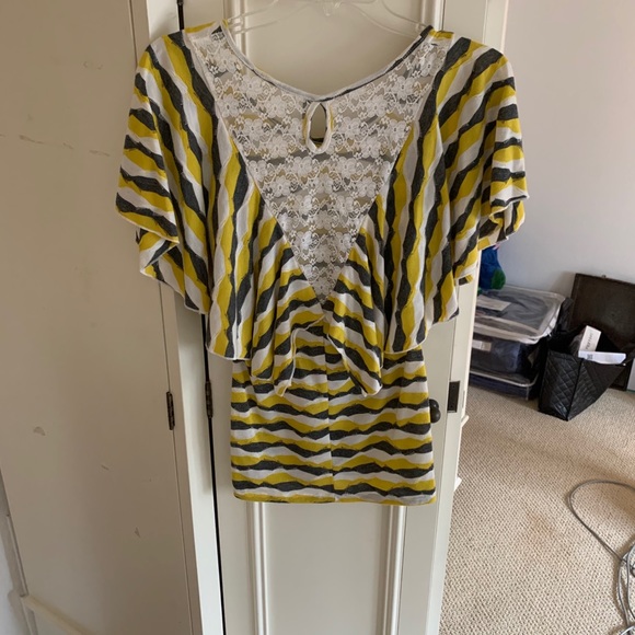 Top - Picture 2 of 2